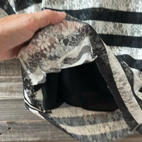 Zara Black and White Stripe Floral Lace Semi Sheer Top Size Small - Picture 3 of 8